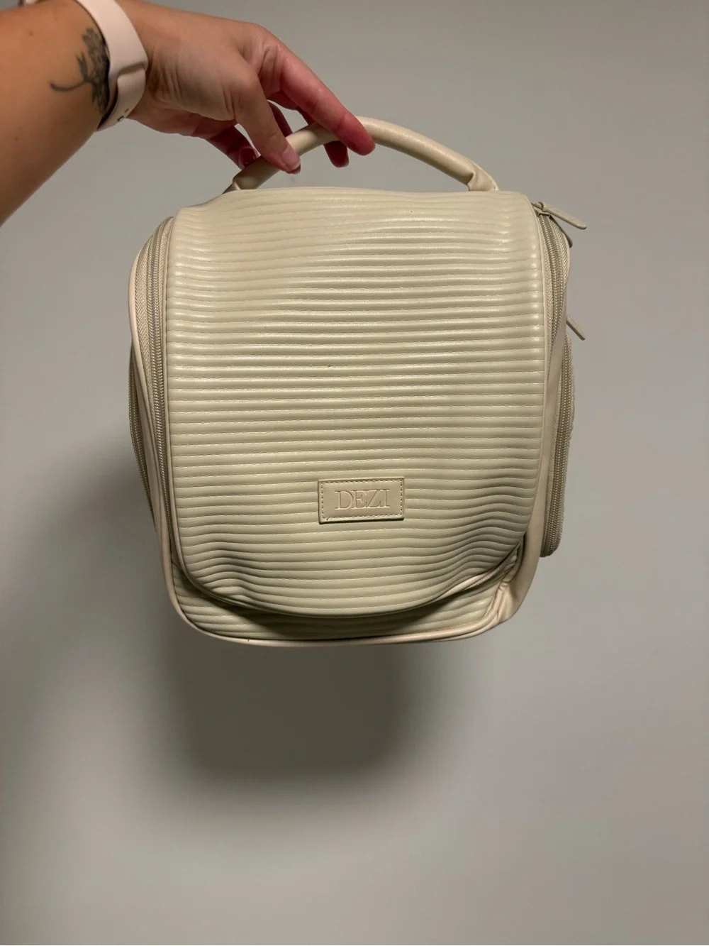 DEZI Cream Ribbed Top-Handle Cosmetic Case